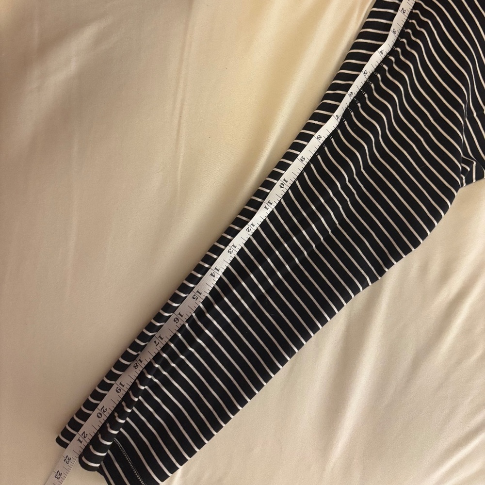 Lululemon Parallel Stripe Wunder Under Size 4 - image 8